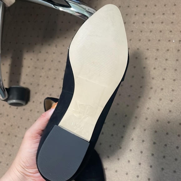 Like new pointy toed black flats - Picture 3 of 3